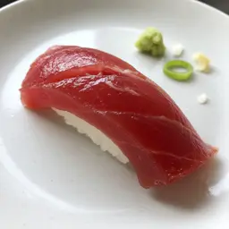 金枪鱼大腹握寿司